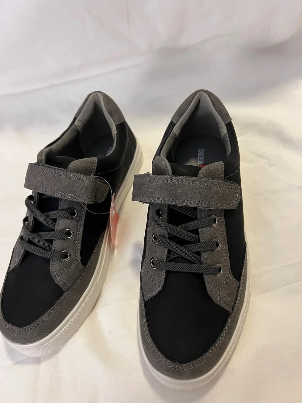 Boy’s Black and Gray Casual Elastic No-Tie Sneakers Size 4